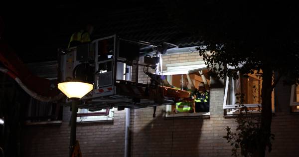 Man valt in woning van trap en raakt zwaargewond, traumahelikopter landt in Kaatsheuvel.