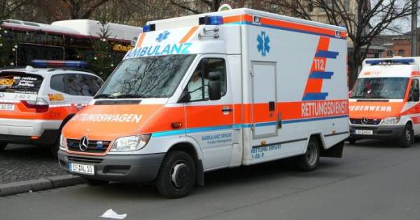 Motorrijder ernstig gewond na aanrijding met auto.