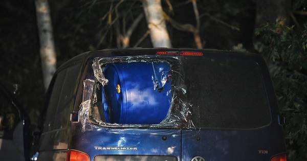 Busje met mogelijk drugsafval gevonden in Ulicoten, deel camping Ponderosa tijdelijk ontruimd - BN D