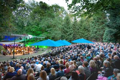 Crowdfunding moet nieuwe bankjes opleveren voor theater de Pinkenberg