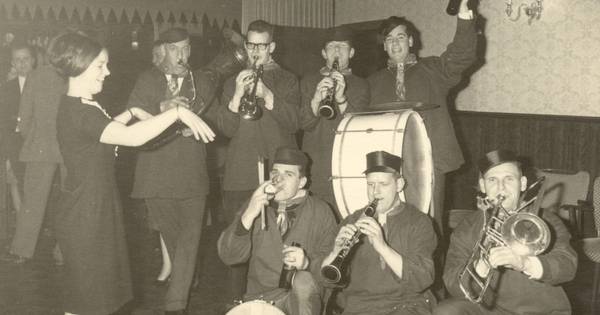 Wamel toetert en zingt vrolijk voort