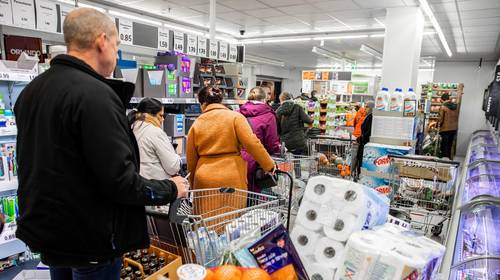 Winkelen blijft duurder, en het is onze eigen schuld: prijzen zitten nog lang niet op pre-coronaniveau