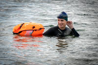 Arnhemse Petra zwemt met Maarten mee langs elf steden, voor KiKa