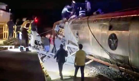 Zeker 24 doden na ontsporen twee hogesnelheidstreinen in zuiden van Spanje