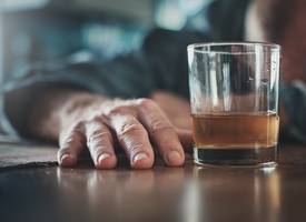 dat mijn biologische vader een zware alcoholist is