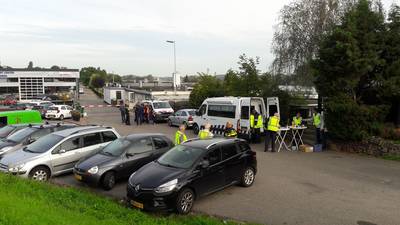 Tien auto's in beslag genomen bij controle op camping Kerkdriel