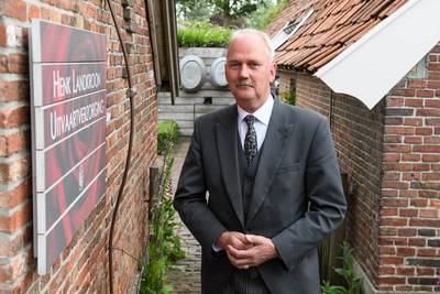 Uitvaartleider Henk Landkroon uit Noordijk zorgt voor alternatieven bij afscheid