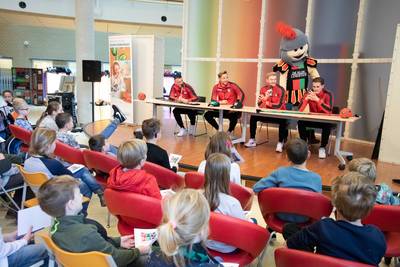 Zelfs De Graafschap-fan Jaden wordt blij van ziekenbezoek NEC-spelers