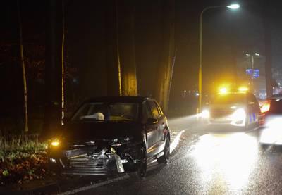 Automobilisten willen elkaar passeren in wegversmalling: frontale botsing bij Laag-Keppel