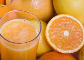 Gaat de vitamine uit versgeperste sinaasappelsap verloren als je het bewaart?
