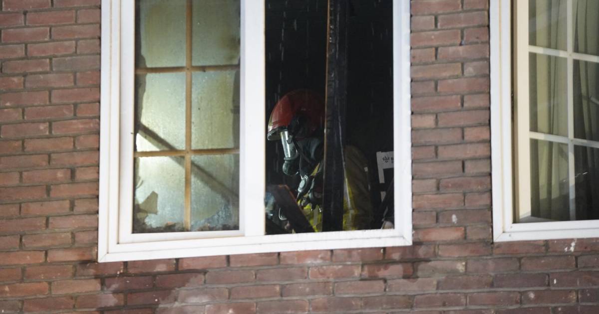 Korte maar hevige brand op eerste verdieping van huis in Eindhoven.