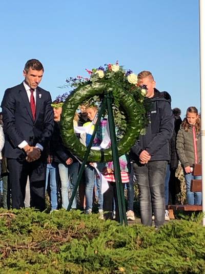 Overdracht monument liniecrossers in teken 75 jaar bevrijding