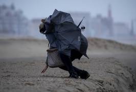 Zaterdag opnieuw harde windstoten, kans op storm in Waddengebied