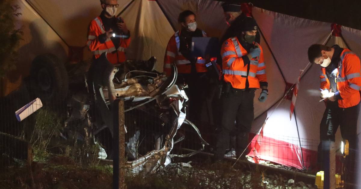 Drie doden bij aanrijding trein met auto in België.