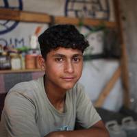 Van drankjes verkopen tot les in een tent: een dag in het leven van vier kinderen in Gaza