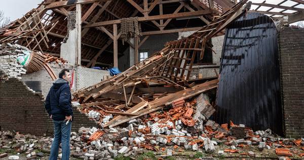Storm verwoest schuur in Lage Zwaluwe | Storm - BN DeStem