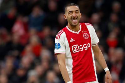 Ten Hag maakt zich geen zorgen over pijntjes van Ziyech en De Jong