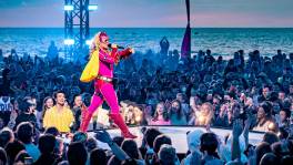 Mega Mindy doet Westende zingen