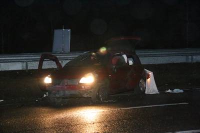 Auto uit de bocht op A12: verbinding A50 richting Apeldoorn afgesloten