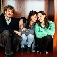 ‘Wij zijn een heel sterk team’: Stanislas (27) en Viktor (30), de kinderen van ‘Thuis’-actrice Ann Pira