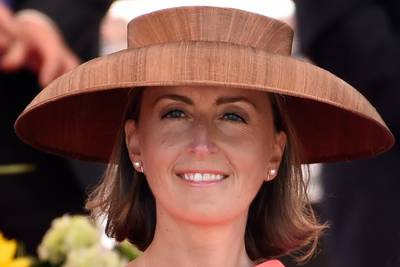 Twitteraars vergelijken hoed Belgische prinses met fruitschaal van Ikea