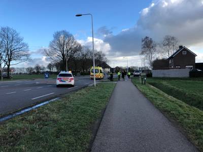 Fietser zwaargewond na botsing met auto, Dinxperloseweg afgesloten