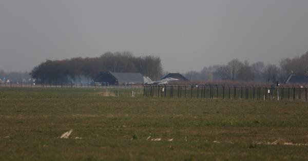 Vliegbasis Leeuwarden gebruikt noodkabel om F15 te stoppen - AD.nl
