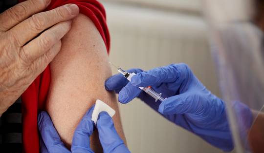 Onverwacht maar baanbrekend effect: gordelroosvaccin biedt ook bescherming tegen dementie