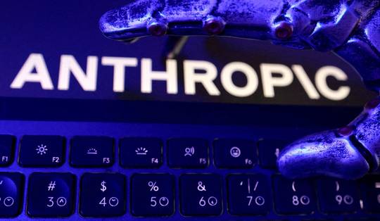 Kamikazedrones, biowapens en surveillance van 25 miljoen mensen: rapport van Anthropic toont hoe criminelen AI proberen te misbruiken