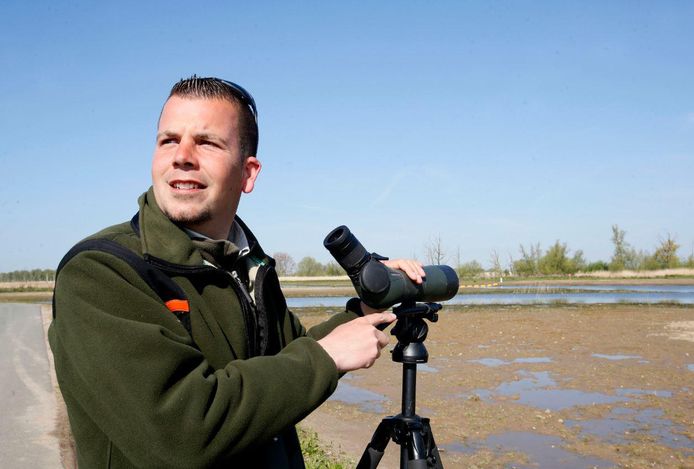 Boswachter Thomas van der Es: ,,Het kijken en luisteren naar vogels is niet alleen mijn werk, maar ook mijn hobby.’’