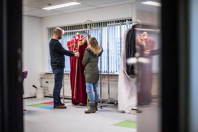 Hulpsint en Piet in beeld