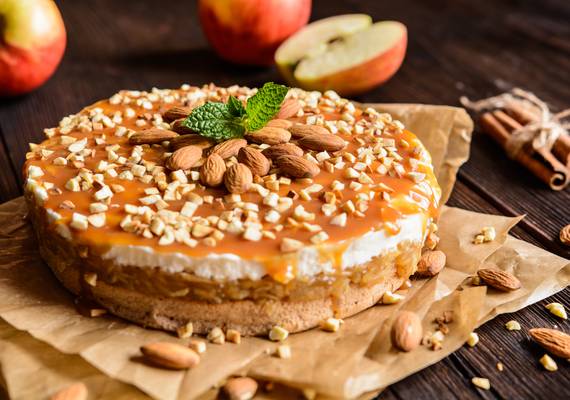 Zó maak je deze smeuïge herfsttaart met appels, noten en crème fraîche