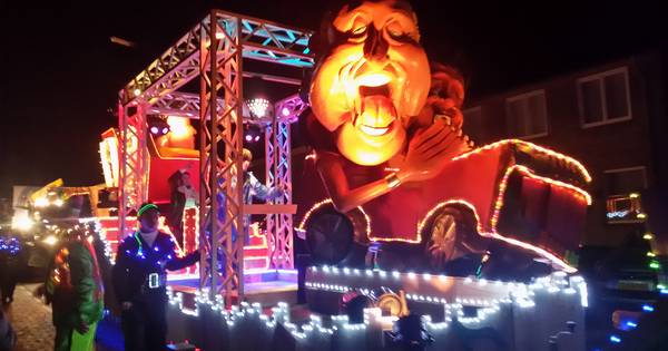 Kleurrijke wagens schitteren door Loosbroekse straten | Carnaval - BD.nl