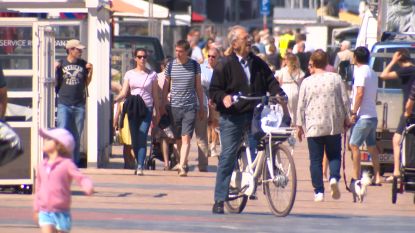Eerste echte test voor kust: gezellig druk, politie en stewards zien toe op afstandsregels 