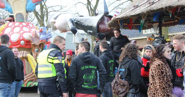 Alcohol-en geluidscontrole in de optocht van Knorrenland - BD.nl