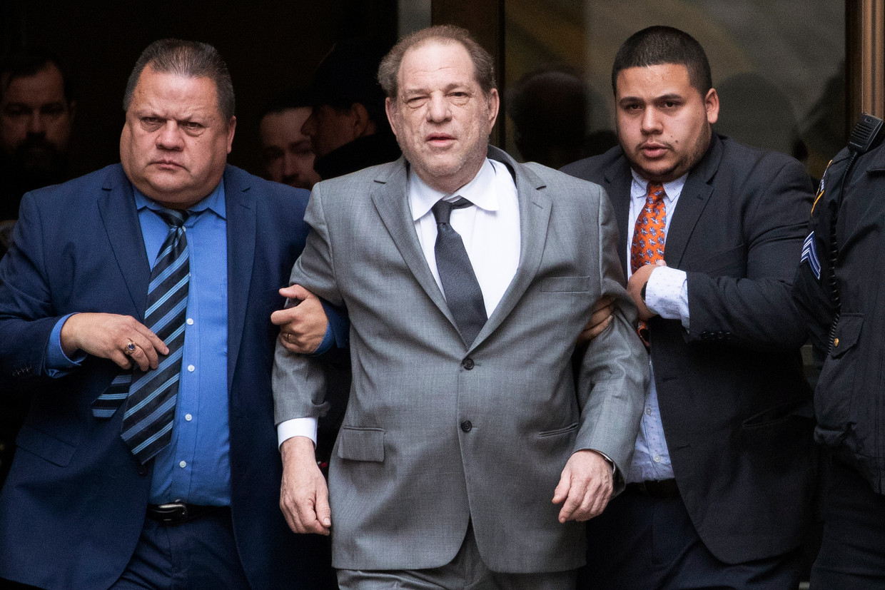 Belangrijk moment voor #MeToo: Harvey Weinstein voor de ...