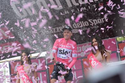 Froome 24ste renner met leiderstrui in alle grote rondes