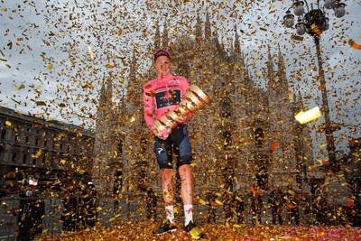 Geoghegan Hart na eindwinst in Giro: “Dit had ik in mijn wildste dromen niet voor mogelijk gehouden”