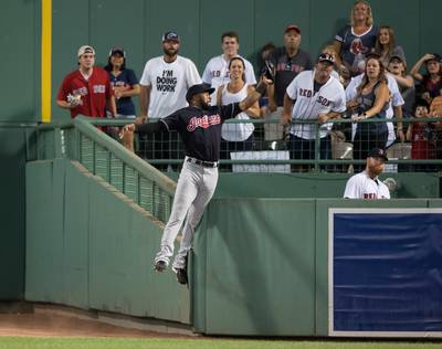 Onwaarschijnlijke vangbal bij Indians-Red Sox