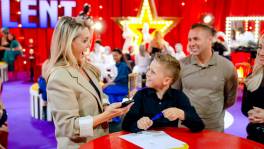 8-jarige Zanger Vito ziet zijn grote idool in Got Talent