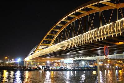 Nieuwe spoorbrug Utrecht ligt op zijn plek