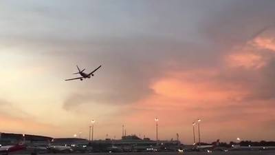 Piloot voert gevaarlijke afscheidsstunt uit