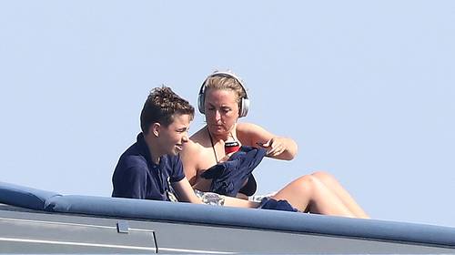 Prinses Claire na voorjaar van gezondheidsproblemen gespot op jacht