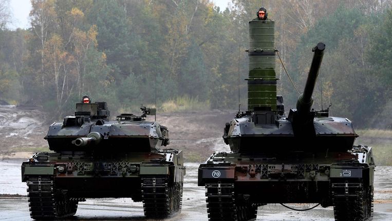 Daar komen de troepen, de Duitse versie. Beeld afp