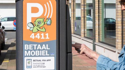 Vrouw heeft parkeerkaart voor mensen met handicap en volgt website Knokke-Heist, maar krijgt toch boete: “Dat was blijkbaar fout”