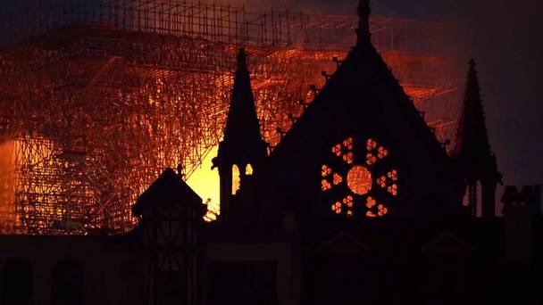Notre Dame: Vuurzee in Parijs
