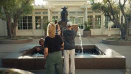 Star Wars-fans Kenji & Shania vinden Yoda fontein geweldig