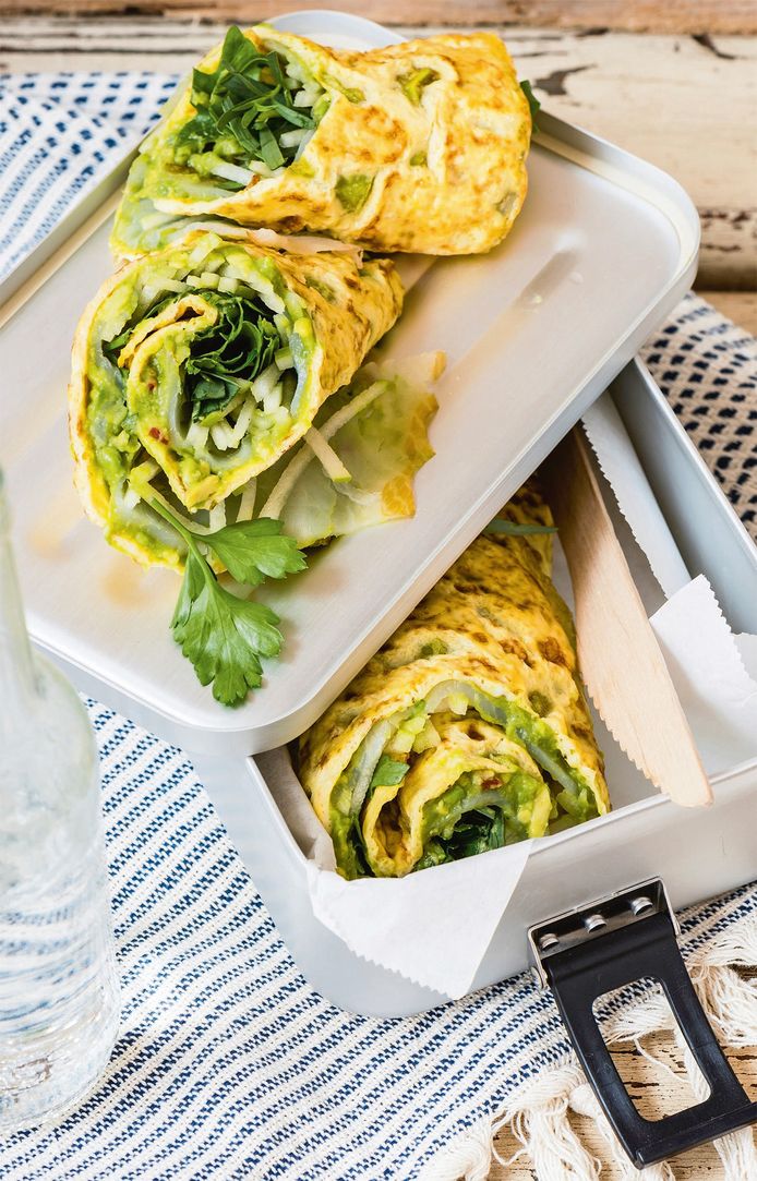 Jeroen Meus maakt wrap van omelet met heilbot en avocado Nina kookt