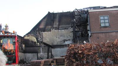 Buren met hoogzwangere dochter op straat na 'hennepbrand'