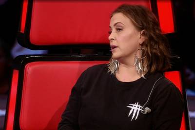 Anouk slaat terug na kritiek op hardheid: 'Zeurende hoeren'